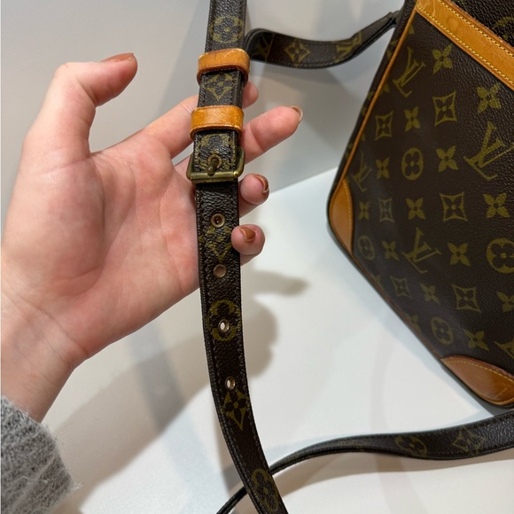 Louis Vuitton Monogram Marceau Messenger Bag - Picture 7 of 10